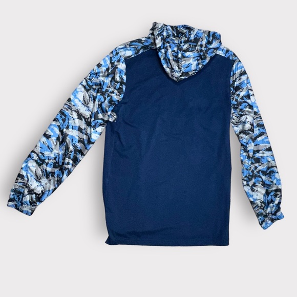 Under Armour Fitted Blue Camo Print
Pullover - Picture 3 of 6